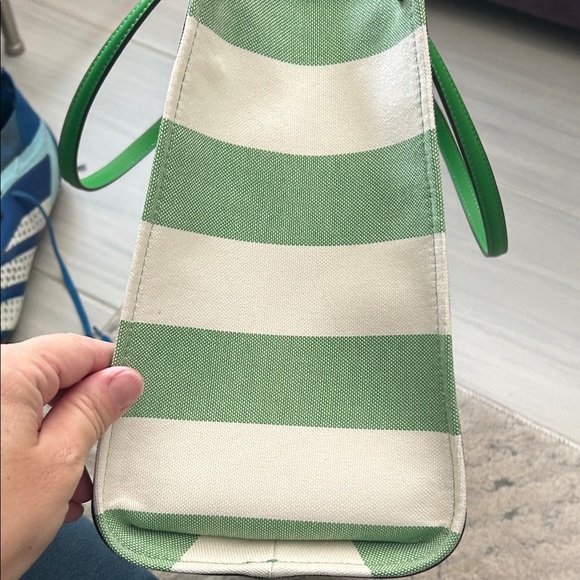 *Kate Spade Cabana Green and Cream Tote - Picture 12 of 14